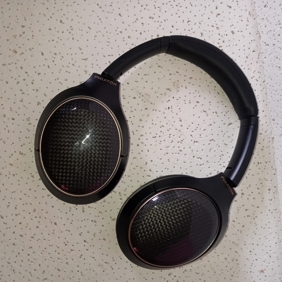 Phiaton headphones